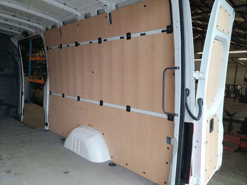 Mercedes-Benz Binnenbekleding L2H2 Sprinter - الكابينة والداخلية - الشاحنات الصغيرة: صور 3 Mercedes-Benz Binnenbekleding L2H2 Sprinter - الكابينة والداخلية - الشاحنات الصغيرة: صور 3