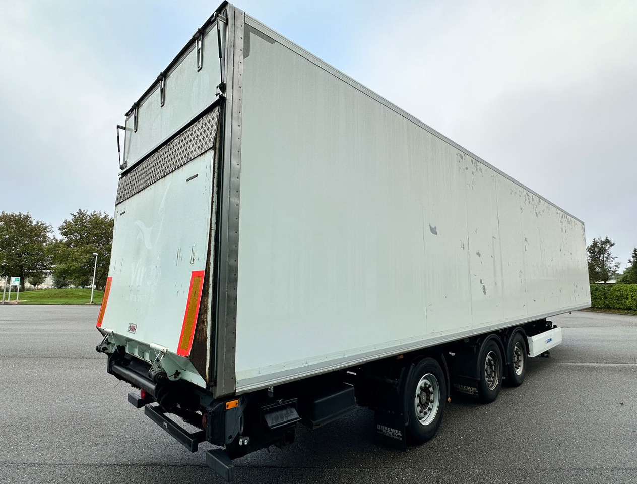 Krone SD Thermo King SLe 200 Lift Axle Steering Axle Tail Lift - مبردة نصف مقطورة: صور 5 Krone SD Thermo King SLe 200 Lift Axle Steering Axle Tail Lift - مبردة نصف مقطورة: صور 5