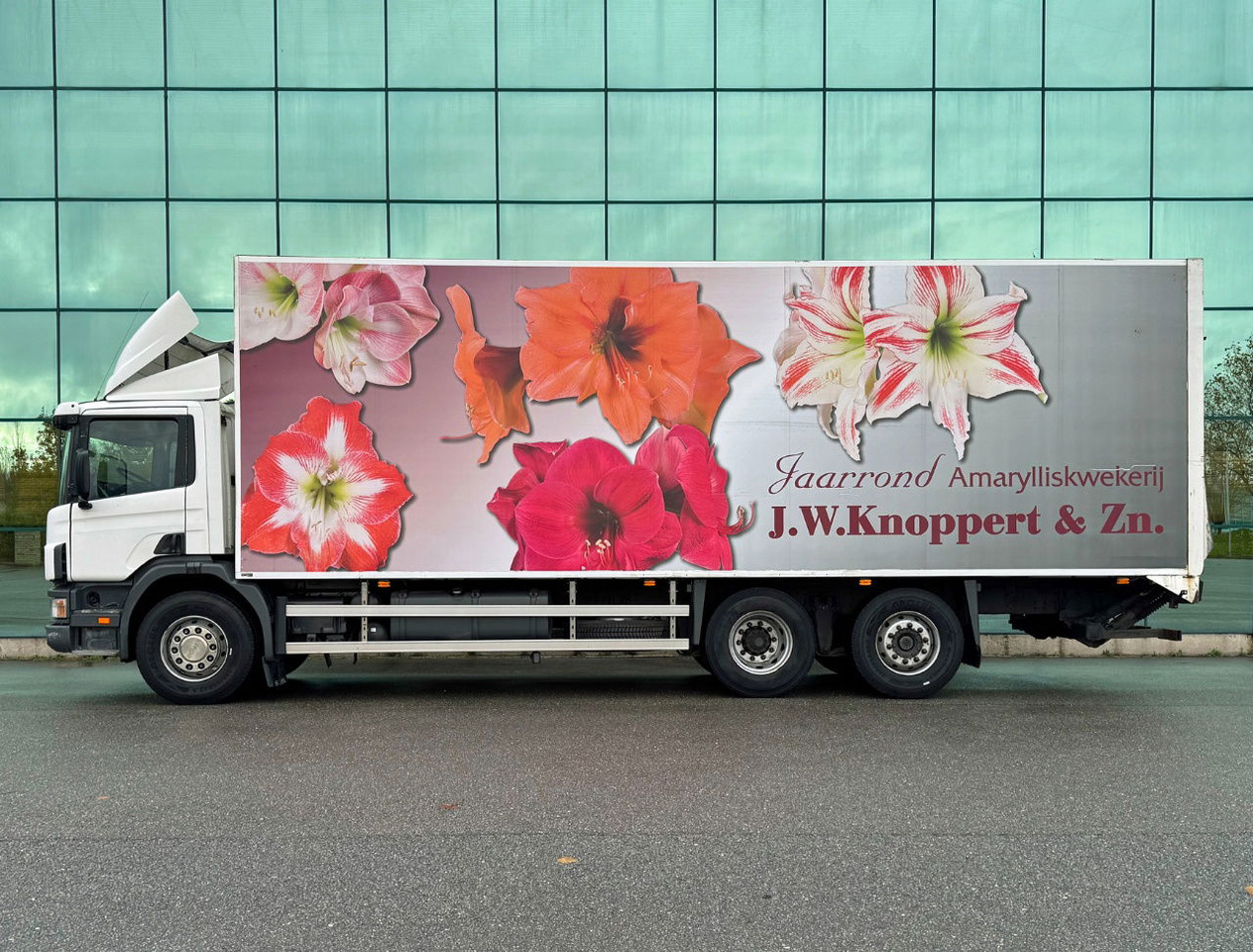 Scania P114-340 Euro 2 6X2 Isolated BOX 865 x 250 x 270 CM Inside 2500 KG Lift N - بصندوق مغلق شاحنة: صور 2 Scania P114-340 Euro 2 6X2 Isolated BOX 865 x 250 x 270 CM Inside 2500 KG Lift N - بصندوق مغلق شاحنة: صور 2