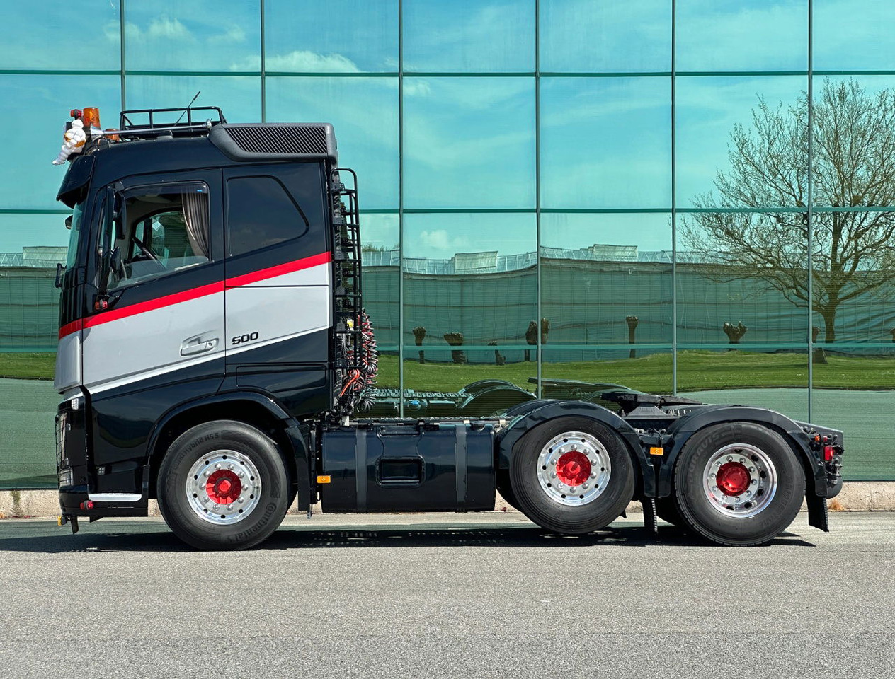 Volvo FH 6X2 LOW Roof 579.000 KM Special Interior Super Condition NEW APK - TUV - شاحنة جرار: صور 2 Volvo FH 6X2 LOW Roof 579.000 KM Special Interior Super Condition NEW APK - TUV - شاحنة جرار: صور 2