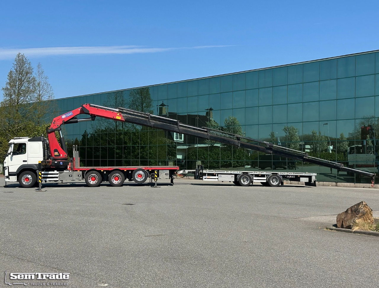 Volvo FMX 540 8X4 HMF 6020 K8 Kraan 231.000 KM + 2023 Sterk Trailer Super Condit - شاحنة كرين: صور 2 Volvo FMX 540 8X4 HMF 6020 K8 Kraan 231.000 KM + 2023 Sterk Trailer Super Condit - شاحنة كرين: صور 2