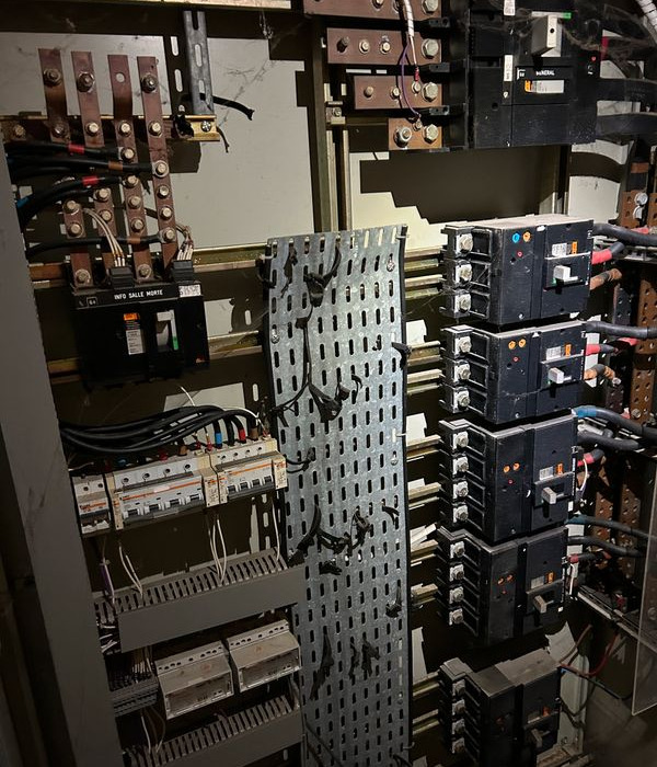 Armoires electriques completes ou nue - معدات صناعية: صور 1 Armoires electriques completes ou nue - معدات صناعية: صور 1