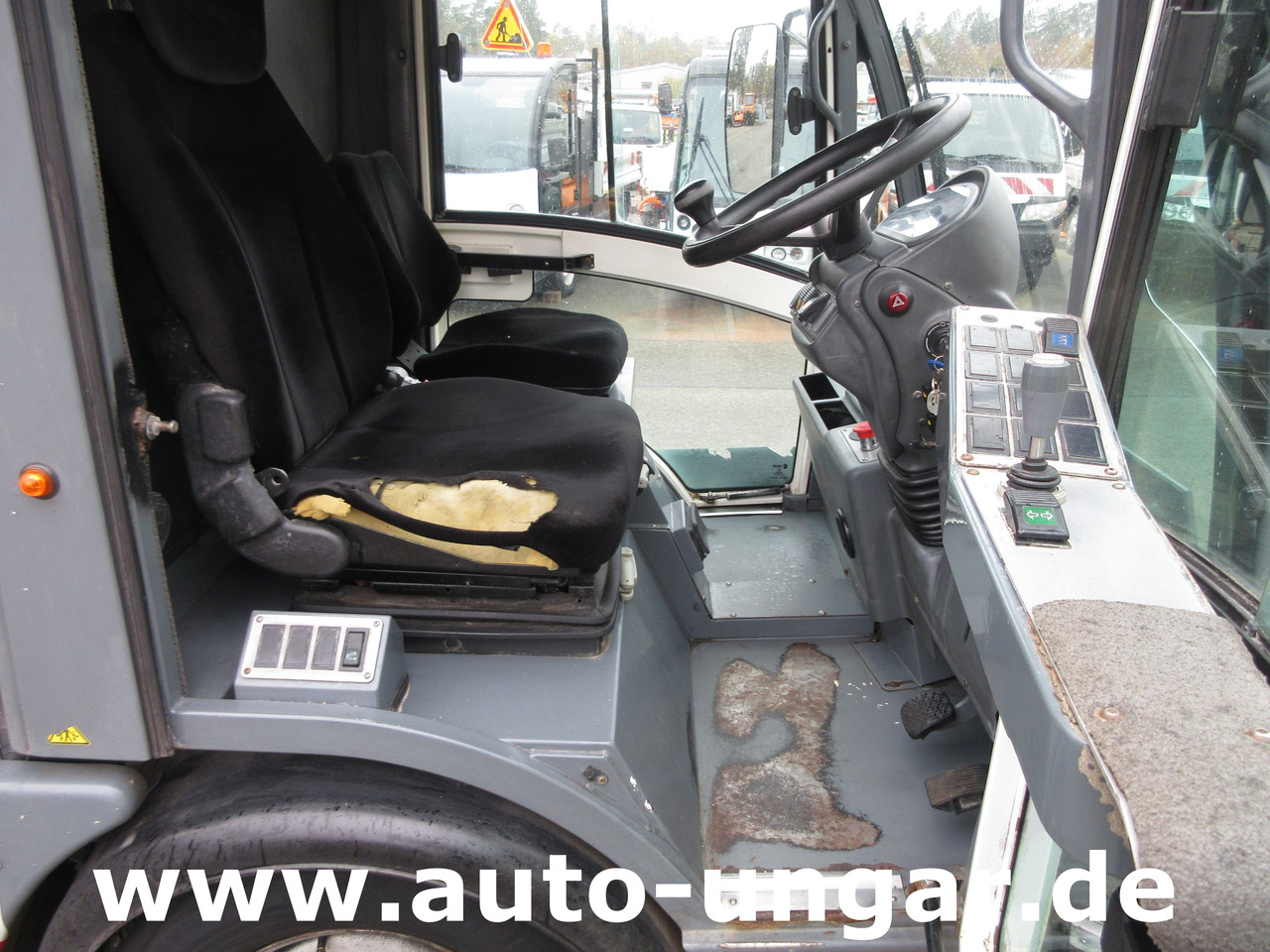 سيارة بلدية BOSCHUNG L3 Laveuse Kärcher Baujahr 2015 mit Hochdruckreiniger am Heck: صور 15