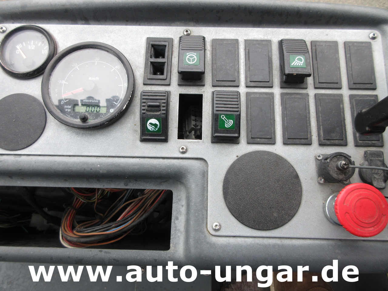 سيارة بلدية BOSCHUNG L3 Laveuse Kärcher Baujahr 2015 mit Hochdruckreiniger am Heck: صور 18