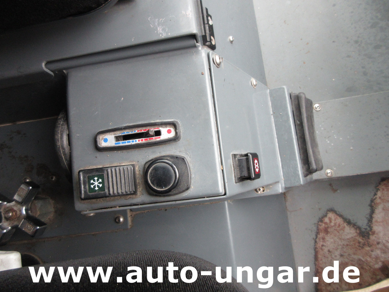 سيارة بلدية BOSCHUNG L3 Laveuse Kärcher Baujahr 2015 mit Hochdruckreiniger am Heck: صور 19