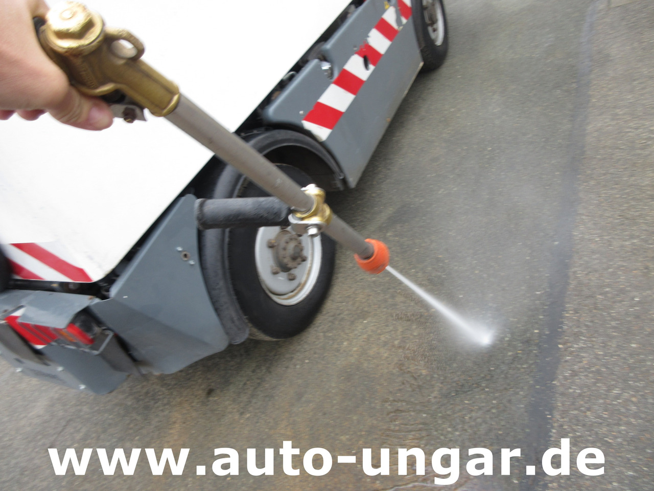 سيارة بلدية BOSCHUNG L3 Laveuse Kärcher Baujahr 2015 mit Hochdruckreiniger am Heck: صور 14