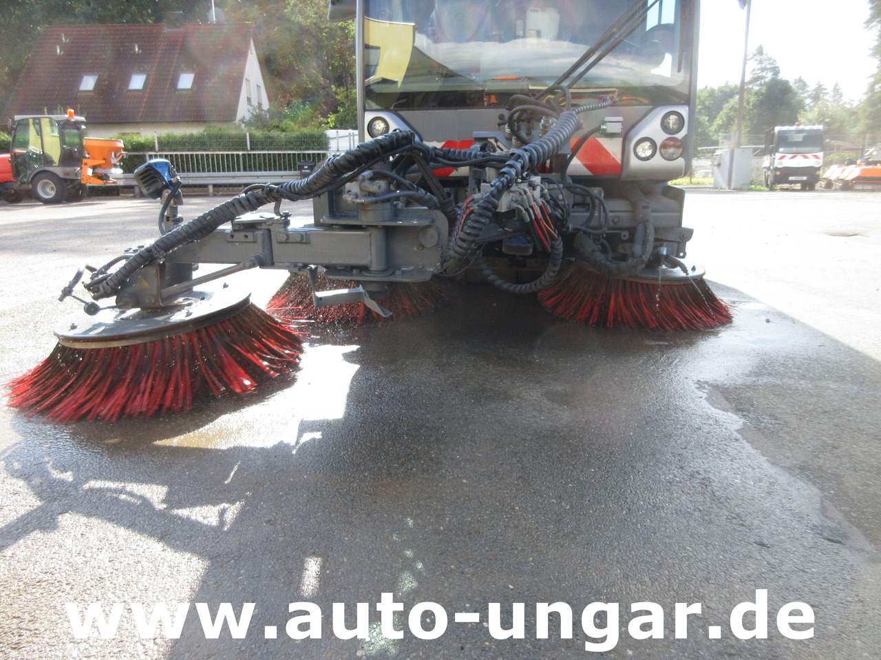 Boschung S3 Kehrmaschine urban sweeper Wildkrautbesen Allradlenkung - سياره كنس شوارع: صور 3 Boschung S3 Kehrmaschine urban sweeper Wildkrautbesen Allradlenkung - سياره كنس شوارع: صور 3