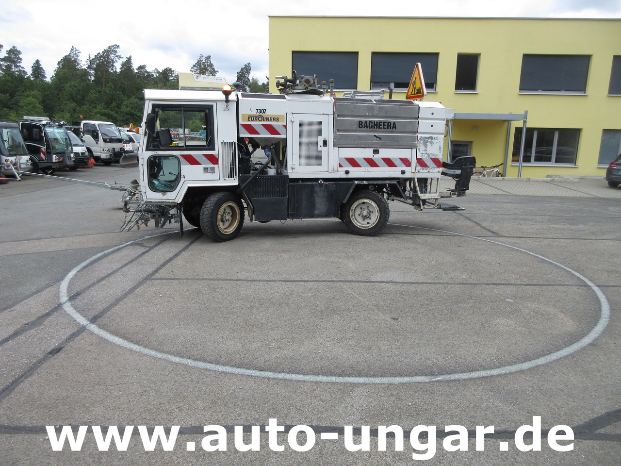 Euroliners Trassar Bagheera Markiermaschine Roadmarking Straßenmarkierung - آلة أسفلت: صور 1 Euroliners Trassar Bagheera Markiermaschine Roadmarking Straßenmarkierung - آلة أسفلت: صور 1