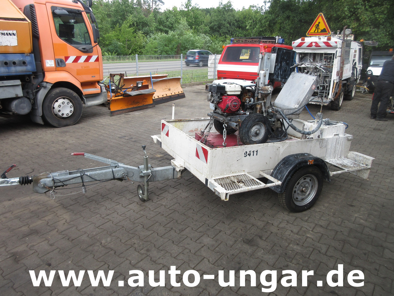 Graco Zebra 5 Airless Traceuse Markiermaschine Roadmarking Machine mit Trailer Hofmann - آلة أسفلت: صور 1 Graco Zebra 5 Airless Traceuse Markiermaschine Roadmarking Machine mit Trailer Hofmann - آلة أسفلت: صور 1