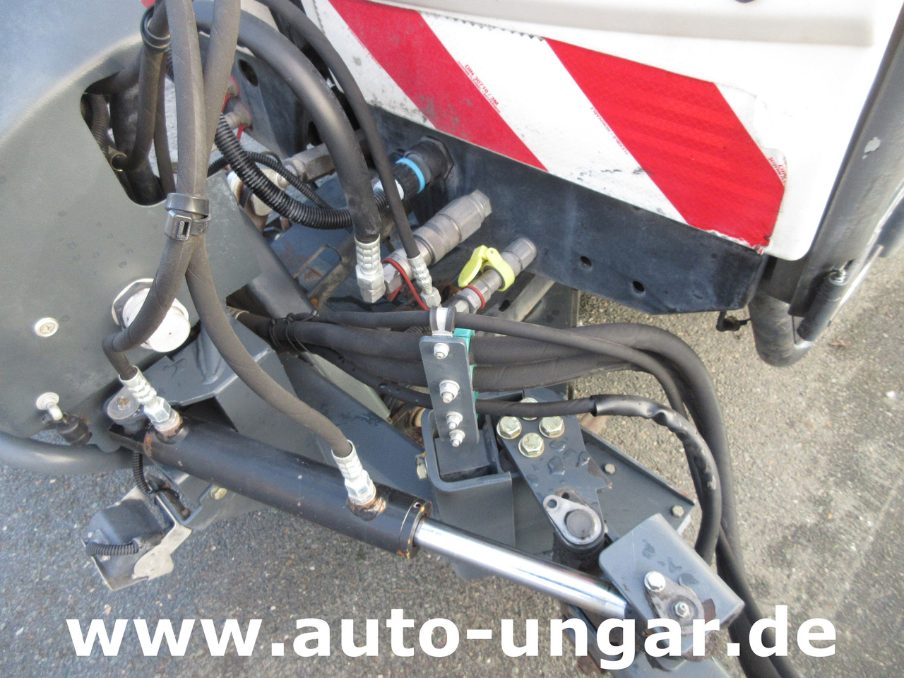 Hako CityMaster CM2000 2 Besen Baujahr 2015 Kehrmaschine 4-Rad-Lenkung - سياره كنس شوارع: صور 5 Hako CityMaster CM2000 2 Besen Baujahr 2015 Kehrmaschine 4-Rad-Lenkung - سياره كنس شوارع: صور 5