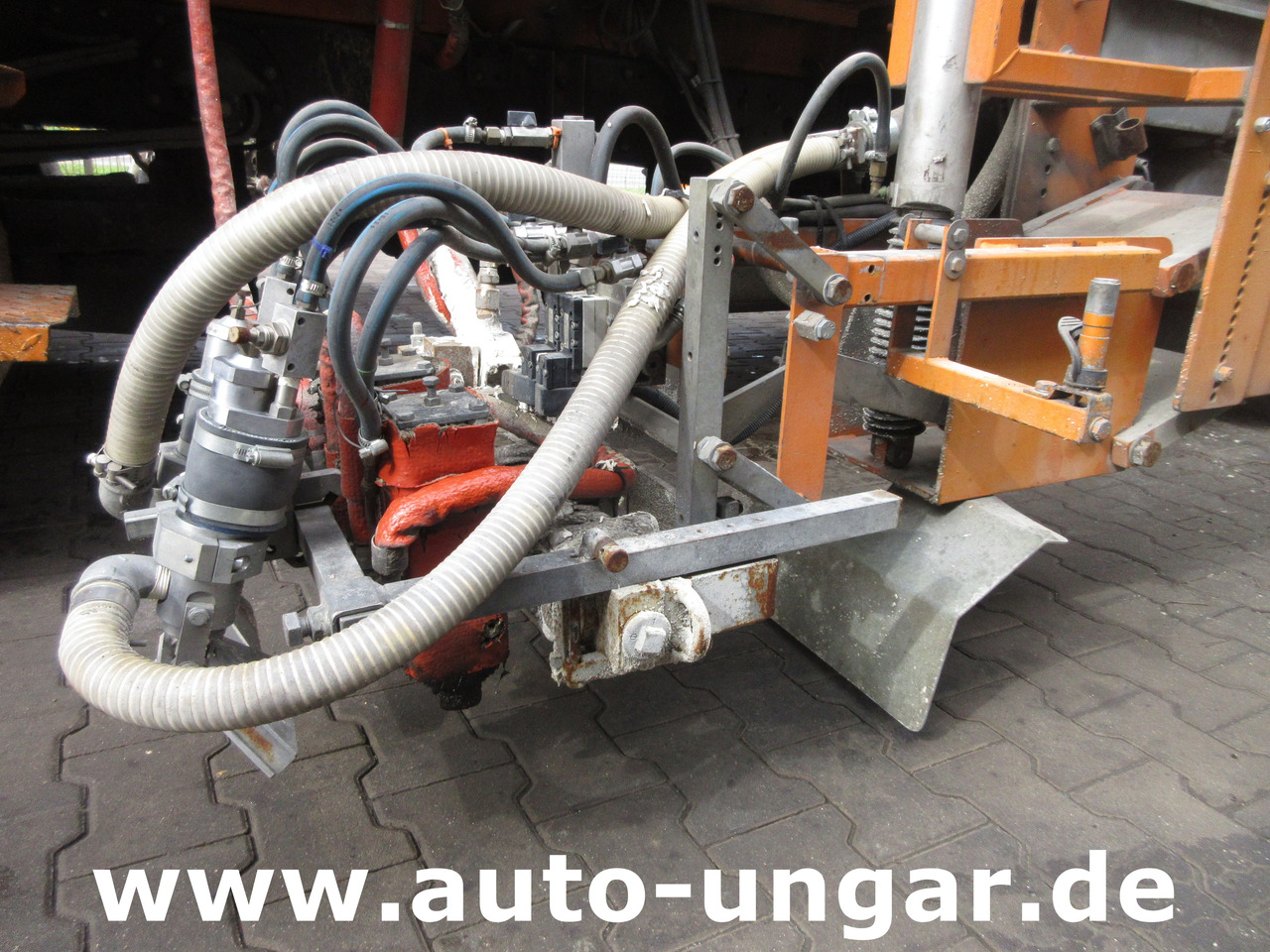 Hofmann H75 - 1000 Thermoplastic Roadmarking Machine Truck Mounted Hot Paint - آلة أسفلت: صور 4 Hofmann H75 - 1000 Thermoplastic Roadmarking Machine Truck Mounted Hot Paint - آلة أسفلت: صور 4