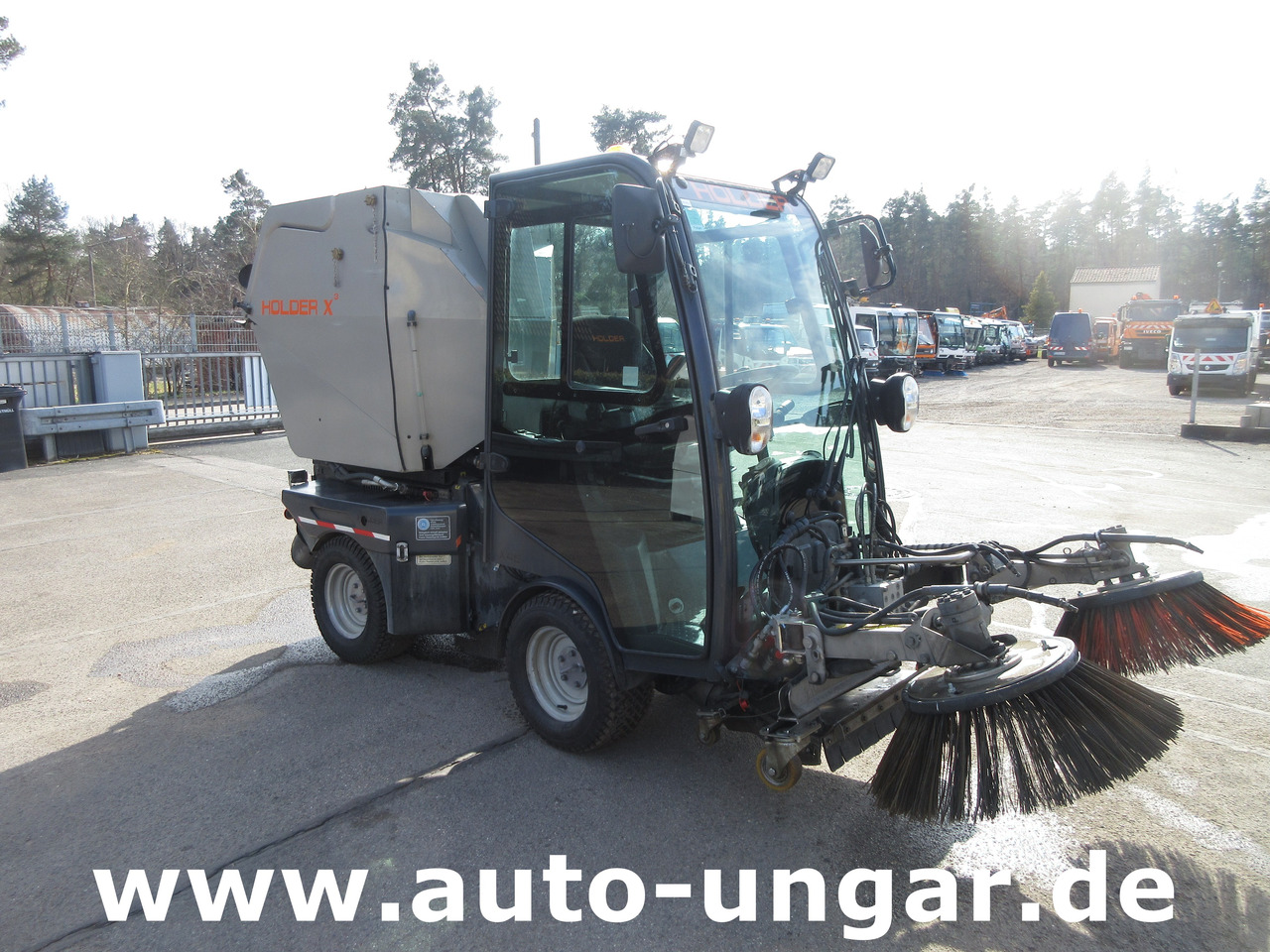 Holder X45 Kubota Diesel Motor Baujahr 2019 Allrad Kehrmaschine Geräteträger - جرارات البلدية: صور 1 Holder X45 Kubota Diesel Motor Baujahr 2019 Allrad Kehrmaschine Geräteträger - جرارات البلدية: صور 1