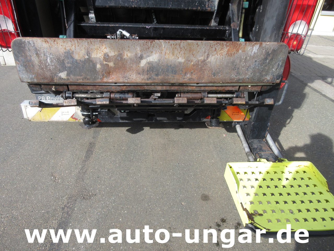 شاحنة القمامة Isuzu NPR 75 Müllwagen Provence Benne - Faun Lifter Presse Kipper Trittbrett Bj 12: صور 7