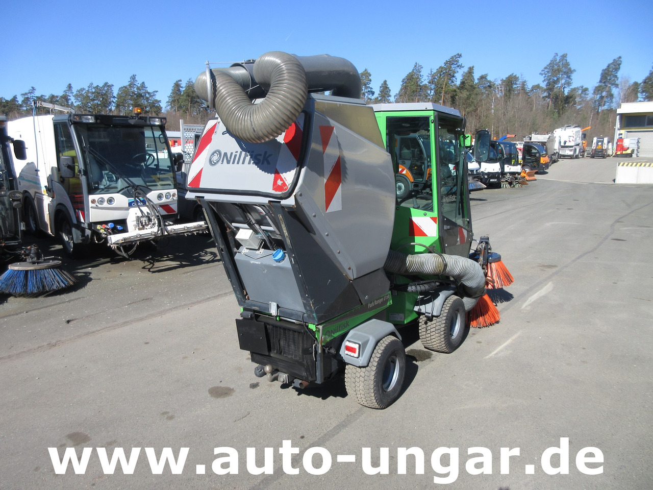 NILFISK Park Ranger 2150 Egholm Geräteträger mit Kehraufbau Baujahr 2018 Perkins - سياره كنس شوارع: صور 3 NILFISK Park Ranger 2150 Egholm Geräteträger mit Kehraufbau Baujahr 2018 Perkins - سياره كنس شوارع: صور 3