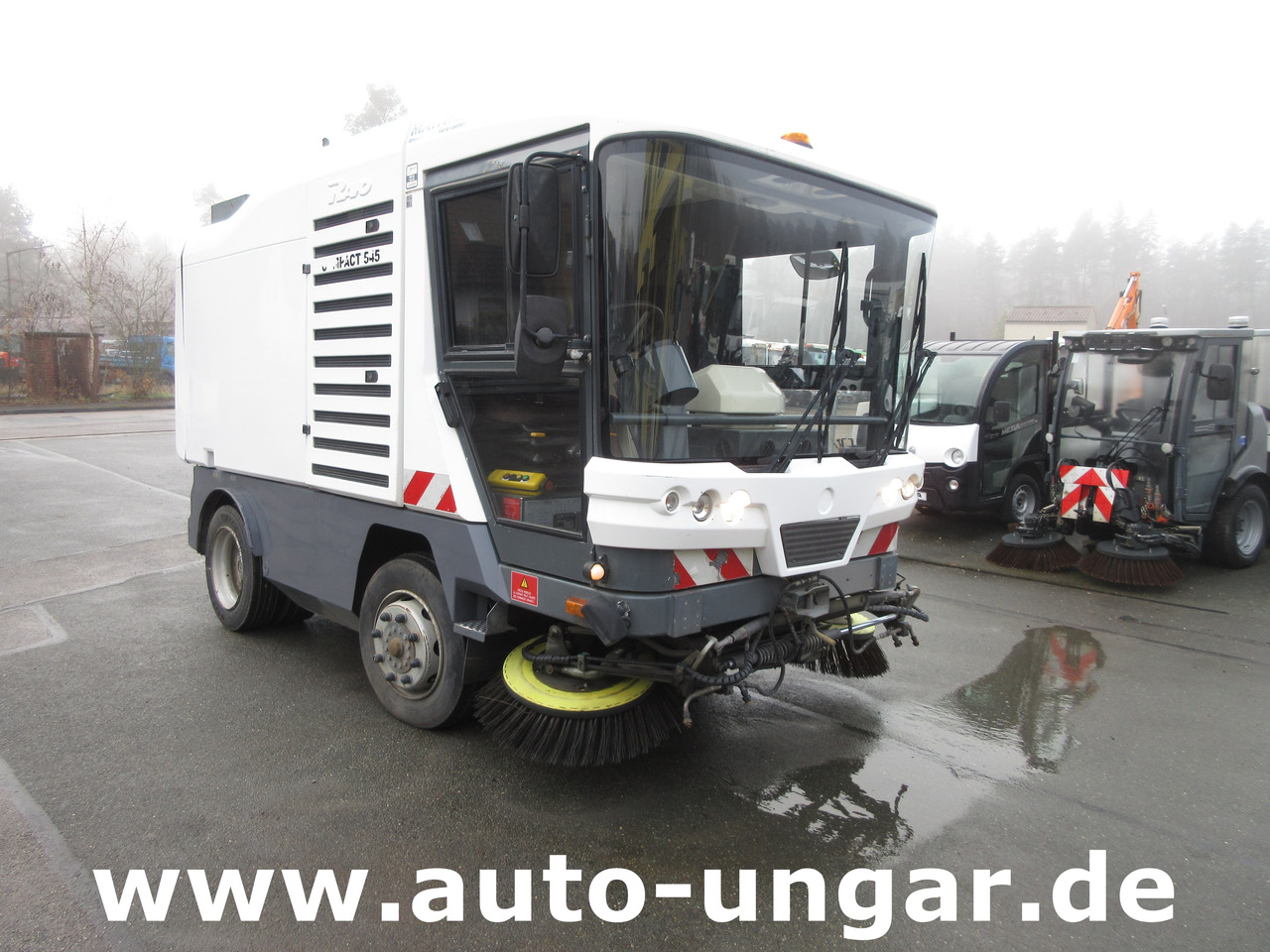 RAVO 545 Compact Kehrmaschine 5m³ Kommunalfahrzeug Baujahr 2010 streetsweeper - كناسة المناطق الصناعية: صور 3 RAVO 545 Compact Kehrmaschine 5m³ Kommunalfahrzeug Baujahr 2010 streetsweeper - كناسة المناطق الصناعية: صور 3