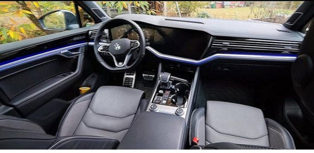Volkswagen Touareg 3.0 TDi R-line 4-motion - سيارة دفع رباعي: صور 4 Volkswagen Touareg 3.0 TDi R-line 4-motion - سيارة دفع رباعي: صور 4