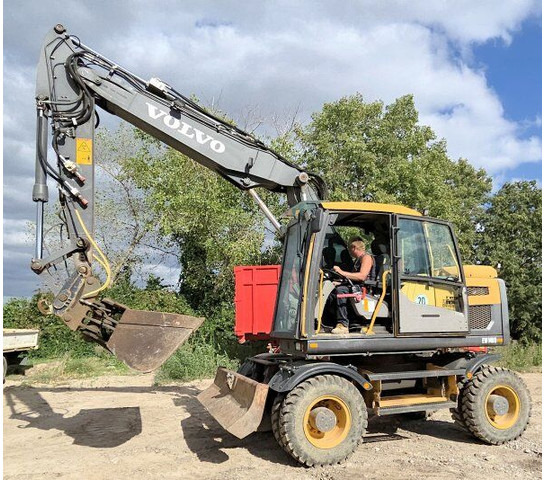 Volvo EW 140D (17t) - حفارة على عجلات: صور 3 Volvo EW 140D (17t) - حفارة على عجلات: صور 3