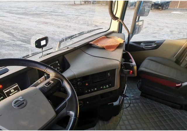 Volvo FH460 - شاحنة جرار: صور 5 Volvo FH460 - شاحنة جرار: صور 5