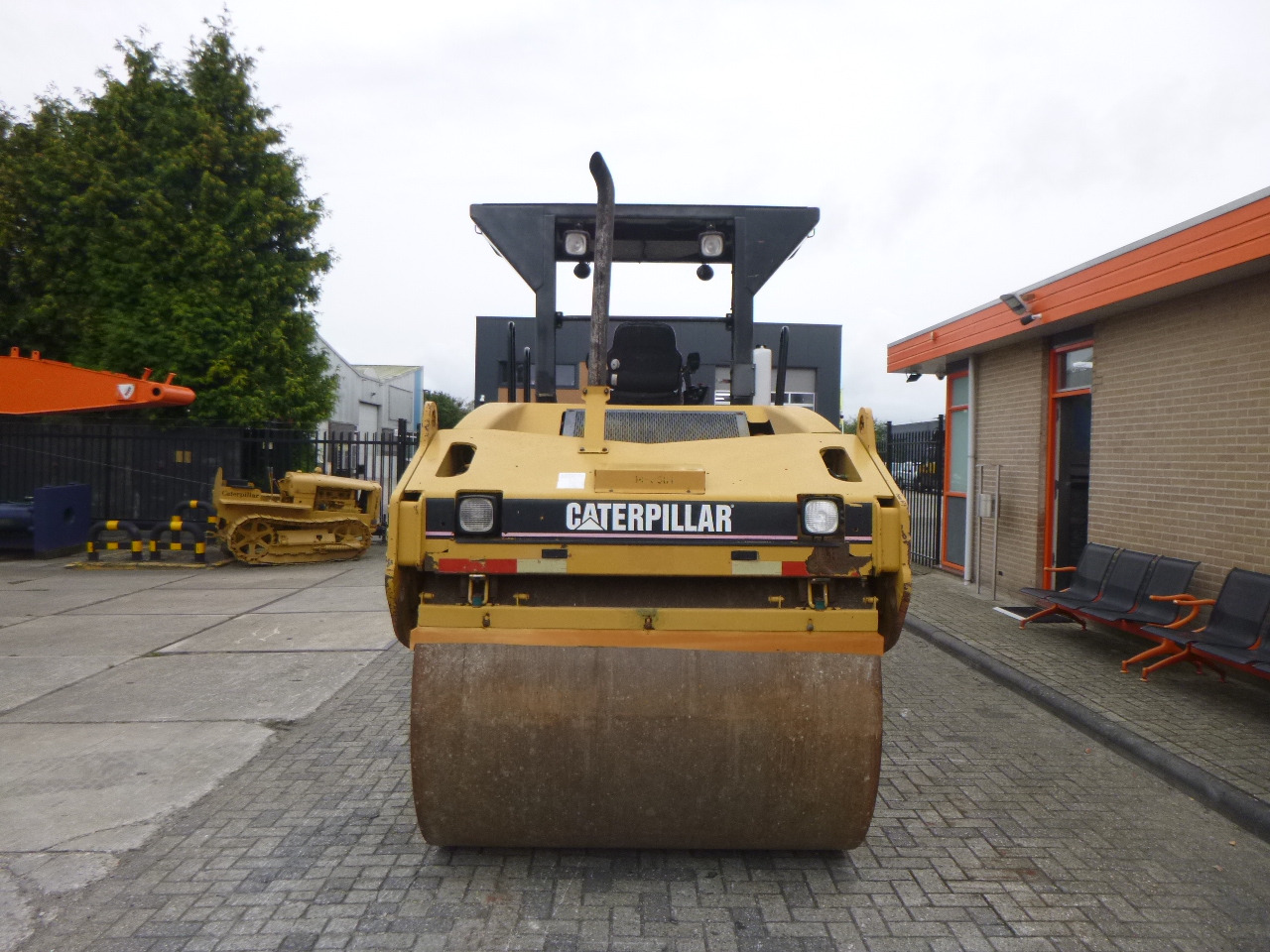 CATERPILLAR CB-534D - مدحلة الأسفلت: صور 4 CATERPILLAR CB-534D - مدحلة الأسفلت: صور 4