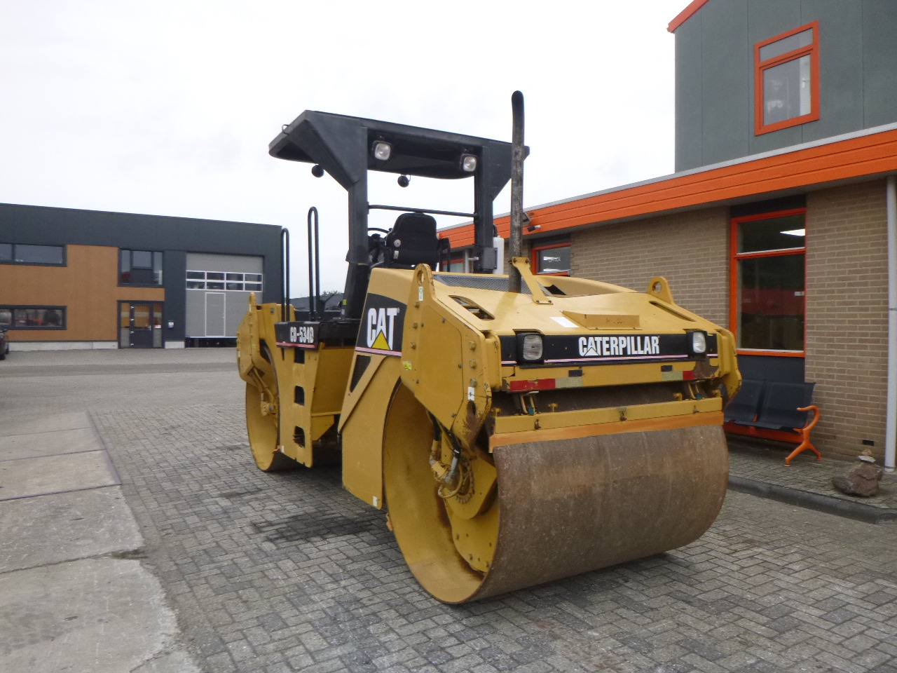 CATERPILLAR CB-534D - مدحلة الأسفلت: صور 3 CATERPILLAR CB-534D - مدحلة الأسفلت: صور 3