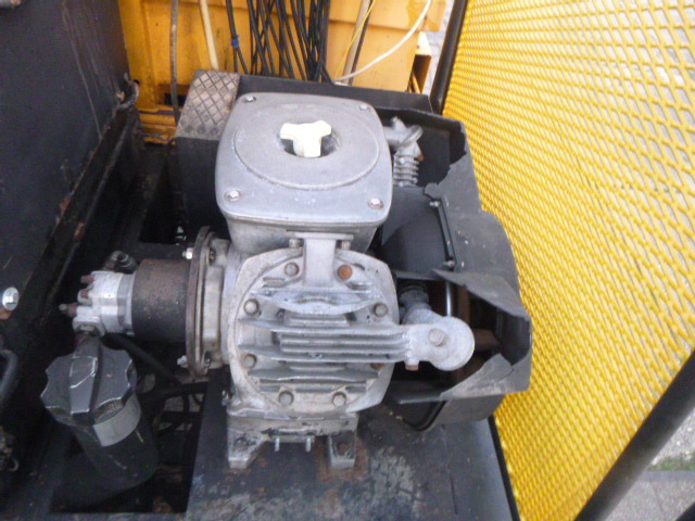 آلة أسفلت DYNAPAC HR21  Chip Spreader: صور 15