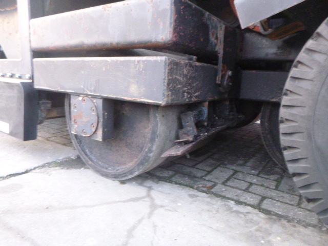 آلة أسفلت DYNAPAC HR21  Chip Spreader: صور 10