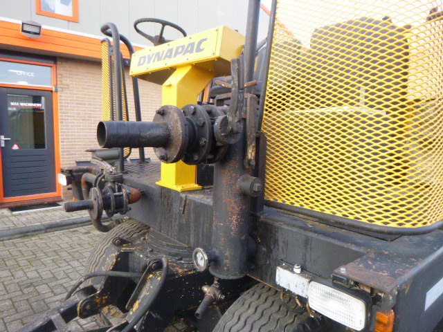 آلة أسفلت DYNAPAC HR21  Chip Spreader: صور 14
