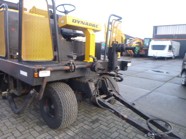 آلة أسفلت DYNAPAC HR21  Chip Spreader: صور 20