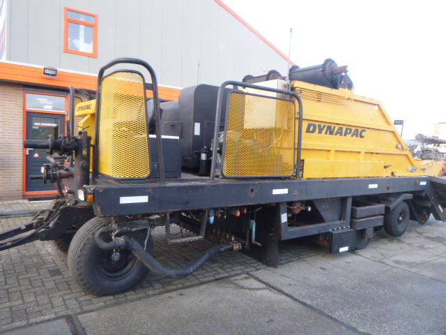 آلة أسفلت DYNAPAC HR21  Chip Spreader: صور 18