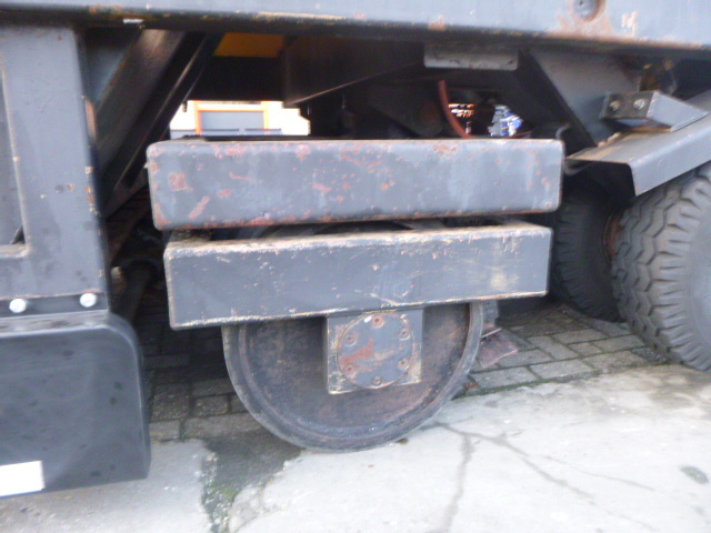 آلة أسفلت DYNAPAC HR21  Chip Spreader: صور 11