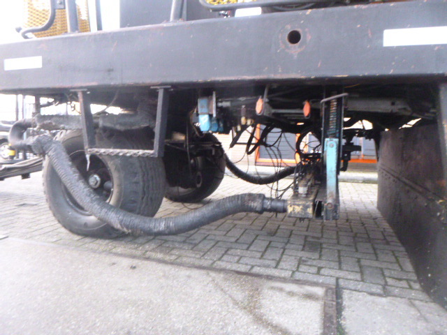 آلة أسفلت DYNAPAC HR21  Chip Spreader: صور 17