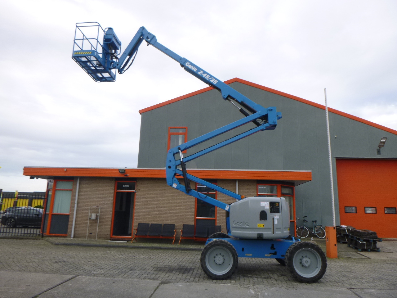 رافعات سلة مفصلية GENIE Z45-25: صور 21