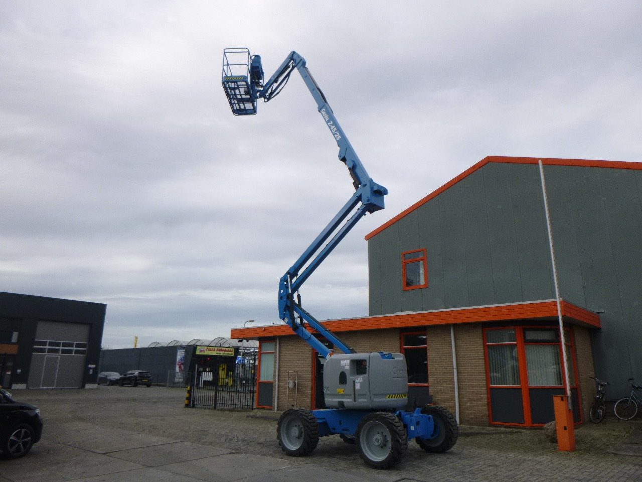 رافعات سلة مفصلية GENIE Z45-25: صور 23
