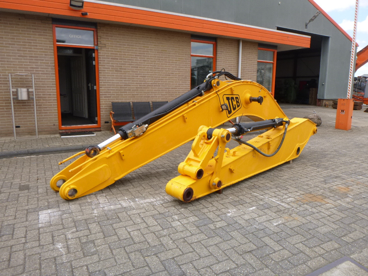 JCB JS200/JS210/JS220 - ذراع الرافعة - حفارات زحافة: صور 1 JCB JS200/JS210/JS220 - ذراع الرافعة - حفارات زحافة: صور 1