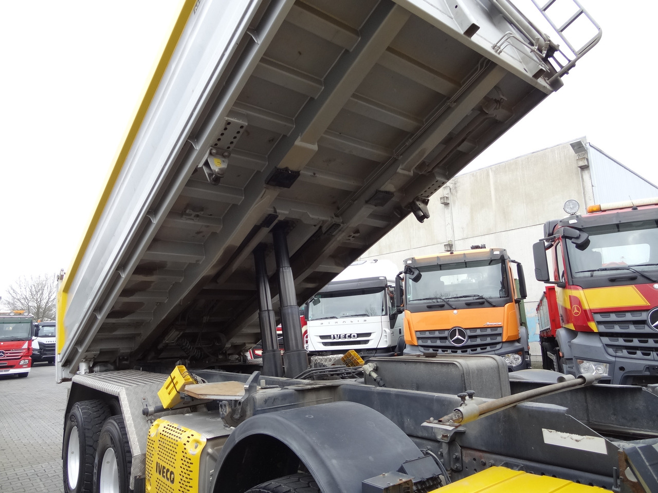 Iveco Trakker 450 8X4 Meiller - قلابات: صور 4 Iveco Trakker 450 8X4 Meiller - قلابات: صور 4