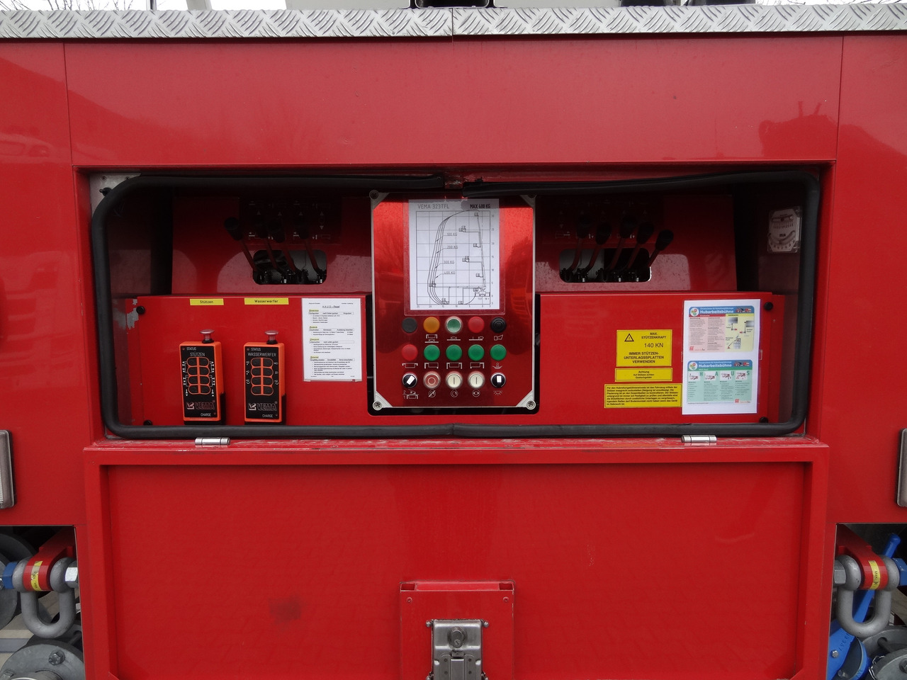 MAN FE 410 6X6 Feuerwehr Vema Lift 32 Meter - مصاعد الازدهار محمولة على شاحنة: صور 3 MAN FE 410 6X6 Feuerwehr Vema Lift 32 Meter - مصاعد الازدهار محمولة على شاحنة: صور 3