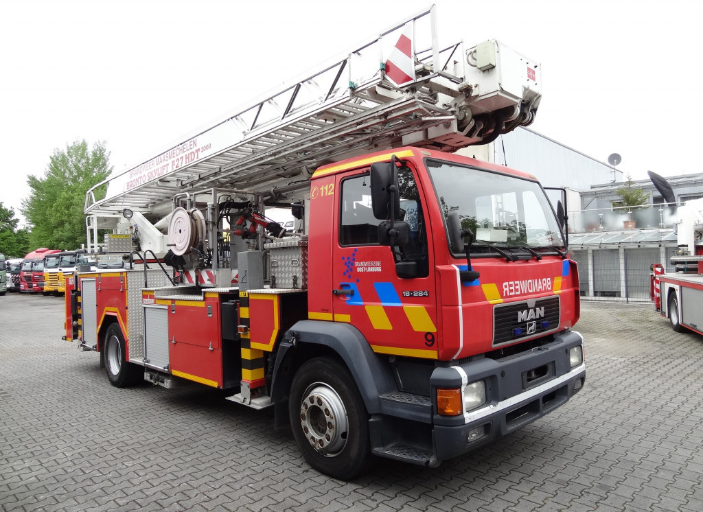 مصاعد الازدهار محمولة على شاحنة MAN L2000 18.284 Feuerwehr Bronto Skylift 27 Meter: صور 9