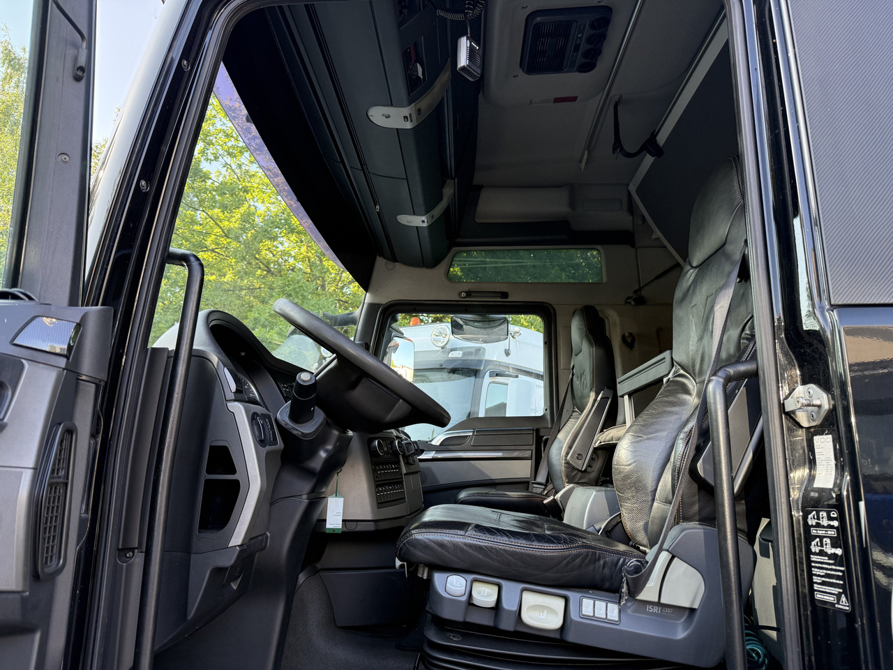 MAN TGX 18.680 4X2 BLS V8 - شاحنة جرار: صور 5 MAN TGX 18.680 4X2 BLS V8 - شاحنة جرار: صور 5