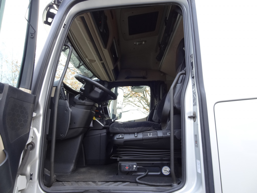 Mercedes-Benz Actros 1842LS Kran HMF 2020 bis 18 Meter - شاحنة كرين, شاحنة جرار: صور 5 Mercedes-Benz Actros 1842LS Kran HMF 2020 bis 18 Meter - شاحنة كرين, شاحنة جرار: صور 5
