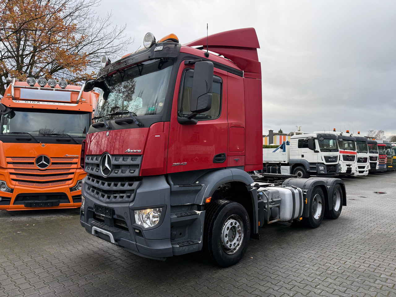 Mercedes-Benz Arocs 2642 LS 6X4 - شاحنة جرار: صور 1 Mercedes-Benz Arocs 2642 LS 6X4 - شاحنة جرار: صور 1