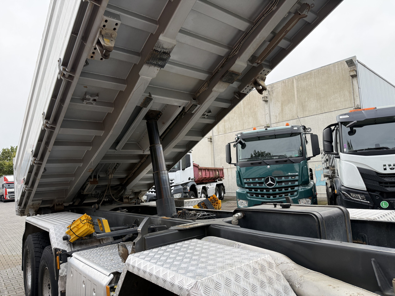 Mercedes-Benz Arocs 3246K 8X4 Meiller - قلابات: صور 2 Mercedes-Benz Arocs 3246K 8X4 Meiller - قلابات: صور 2