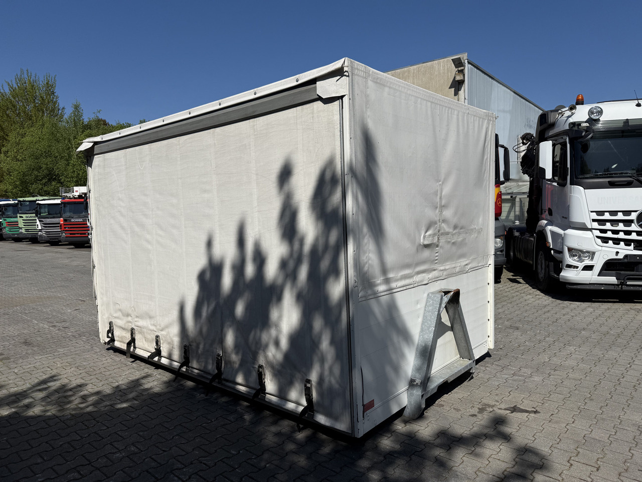Plane/ Mulde/ Container Ex- Rotes Kreuz - حاوية هوك لفت: صور 4 Plane/ Mulde/ Container Ex- Rotes Kreuz - حاوية هوك لفت: صور 4