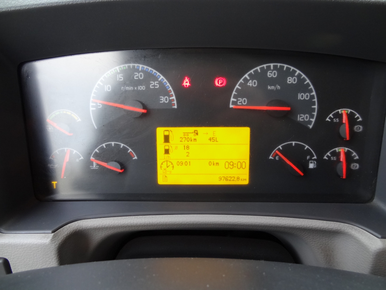 Volvo FE320 Fahrschule/ driving school - شاحنة جرار: صور 5 Volvo FE320 Fahrschule/ driving school - شاحنة جرار: صور 5