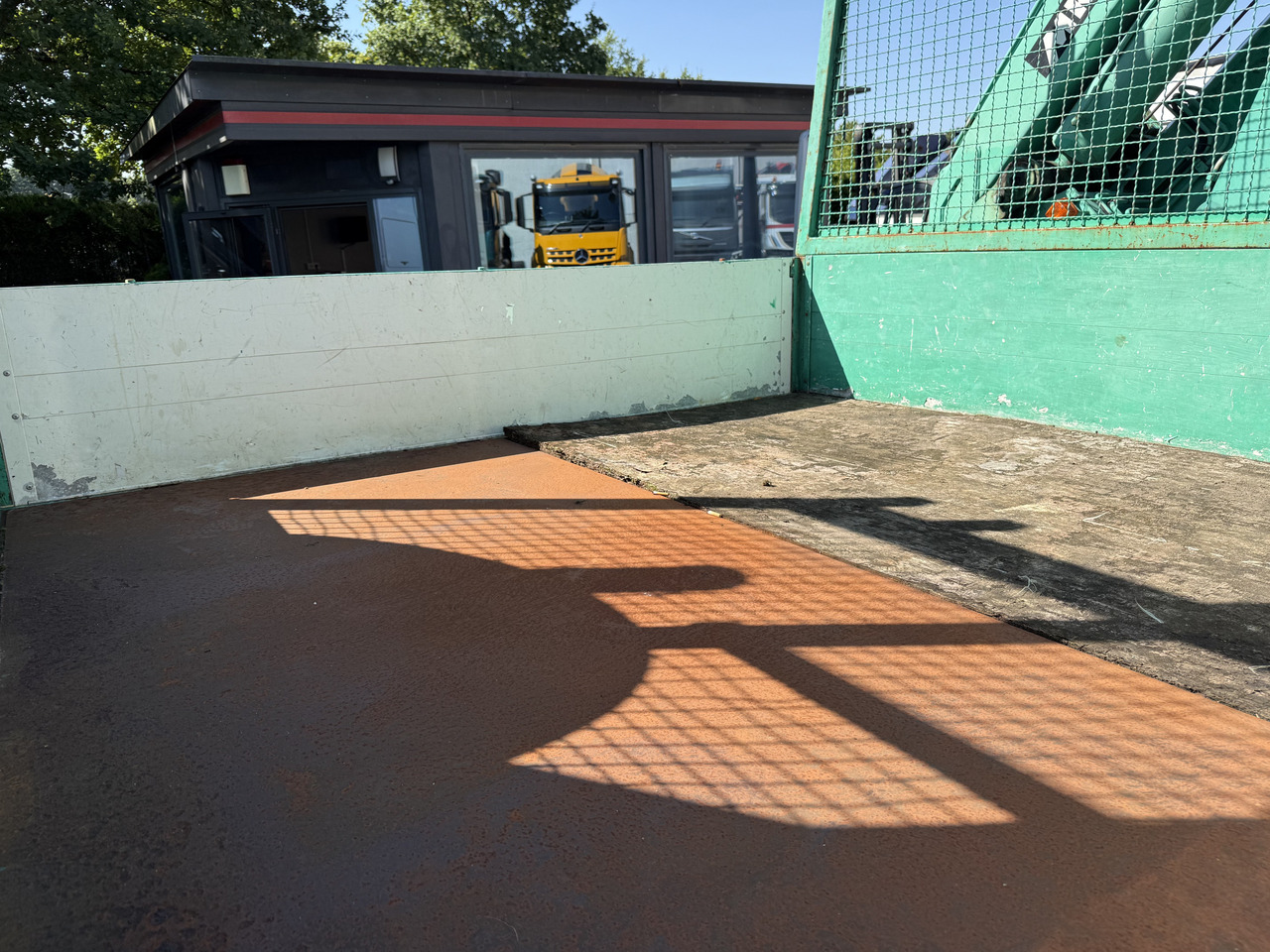 Volvo FM12 420 4X4 Kran MKG 300 bis 24 Meter - شاحنات مسطحة, شاحنة كرين: صور 2 Volvo FM12 420 4X4 Kran MKG 300 bis 24 Meter - شاحنات مسطحة, شاحنة كرين: صور 2