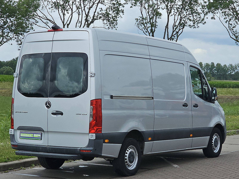 Mercedes-Benz Sprinter 316 L2H2 RWD Mbux Autom! - فان: صور 3 Mercedes-Benz Sprinter 316 L2H2 RWD Mbux Autom! - فان: صور 3