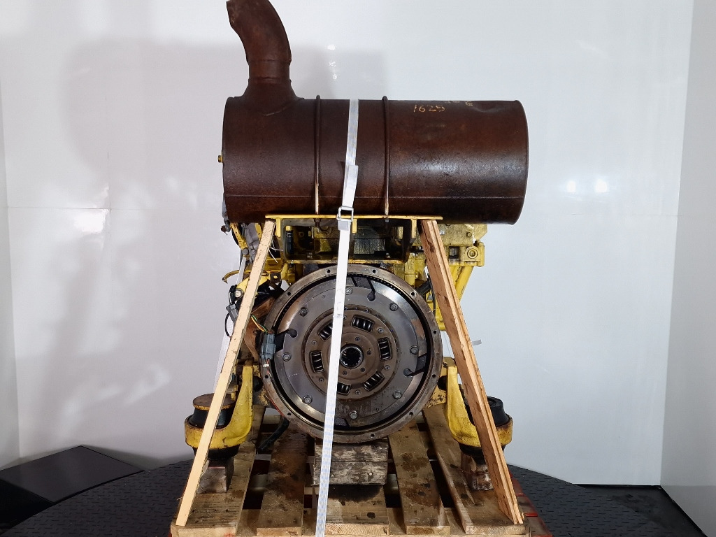 Komatsu SA6D95L-1 - المحرك - آلات البناء: صور 2 Komatsu SA6D95L-1 - المحرك - آلات البناء: صور 2