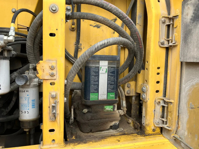 Komatsu HB215LC-2 - حفارات زحافة: صور 5 Komatsu HB215LC-2 - حفارات زحافة: صور 5