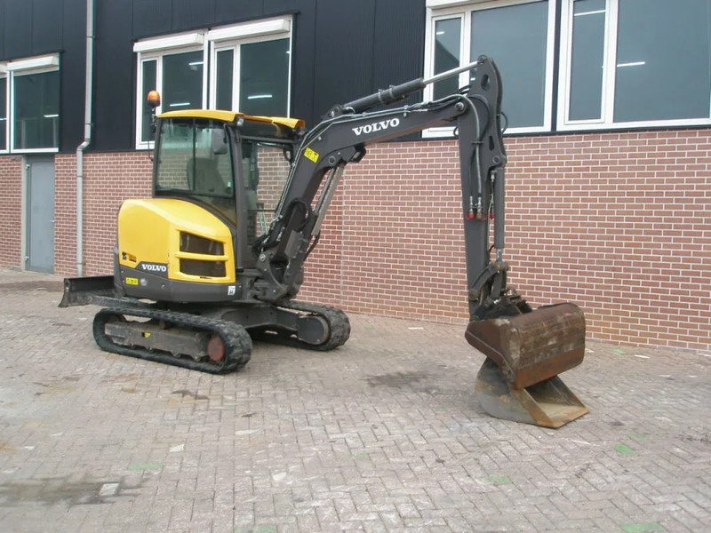 Volvo EC35D - حفارة مصغرة: صور 4 Volvo EC35D - حفارة مصغرة: صور 4