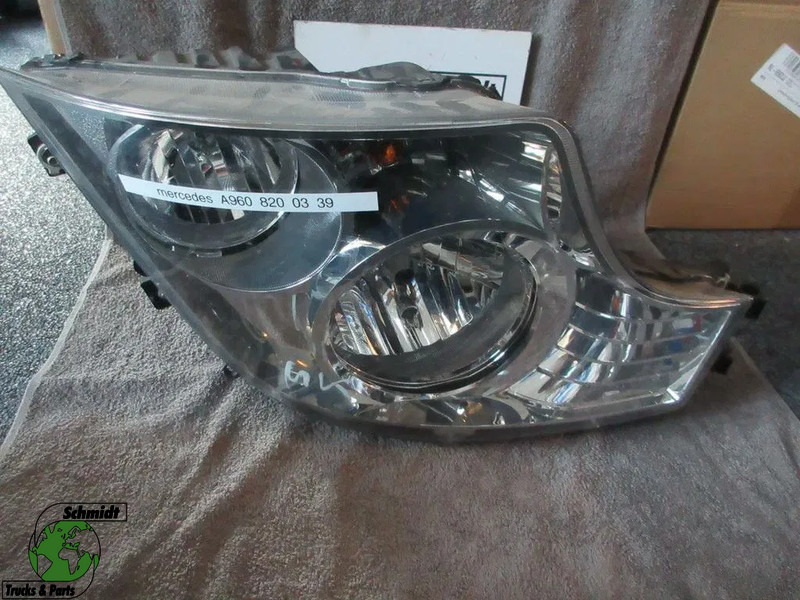 Mercedes-Benz A 960 820 03 39 KOPLAMP MERCEDES 1845 MP 4 RECHTS EURO 6 - كشافات - شاحنة: صور 1 Mercedes-Benz A 960 820 03 39 KOPLAMP MERCEDES 1845 MP 4 RECHTS EURO 6 - كشافات - شاحنة: صور 1