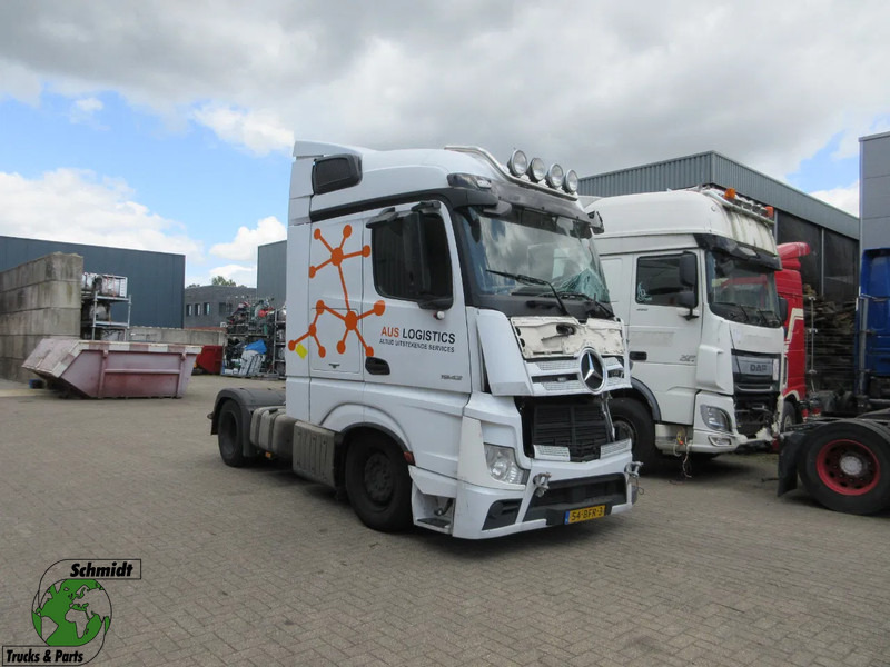 Mercedes-Benz Actros 1942 - شاحنة جرار: صور 1 Mercedes-Benz Actros 1942 - شاحنة جرار: صور 1